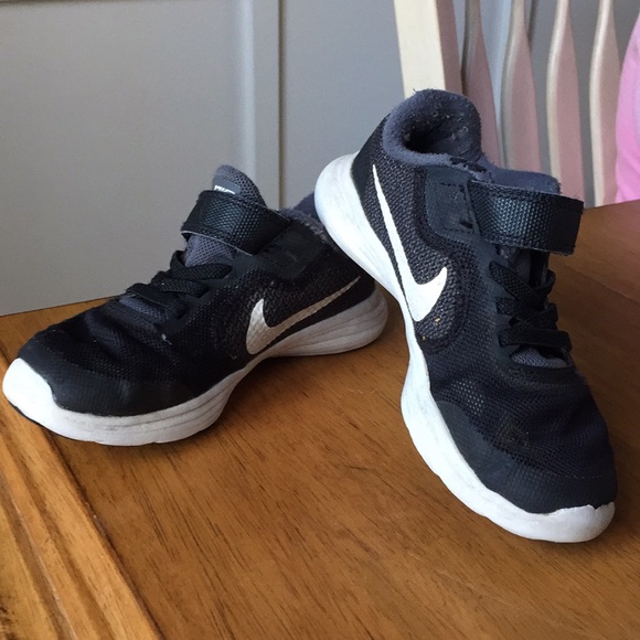 boys nike shoes size 11